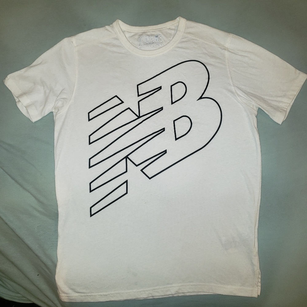 Men's New balance off white scoop slit tee
